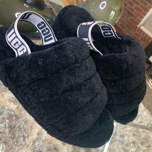 Brand Ugg,size 7, material faux fur